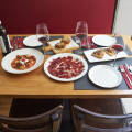 mesa-puesta-3platos-vino-2